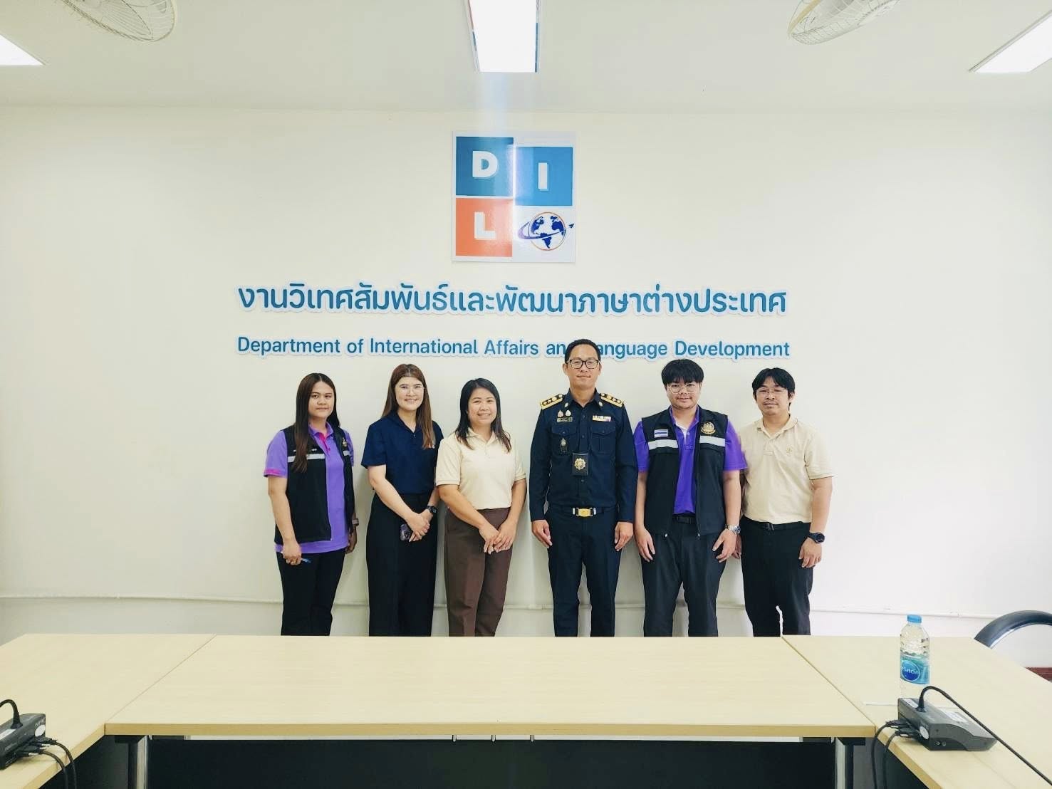 ต้อนรับคณะกรมการจัดหางาน ในการเข้าตรวจเยี่ยมอาจารย์ชาวต่างชาติที่สอนอยู่ในมหาวิทยาลัยราชภัฏอุตรดิตถ์ และ โรงเรียนสาธิตมหาวิทยาลัยราชภัฏอุตรดิตถ์ 